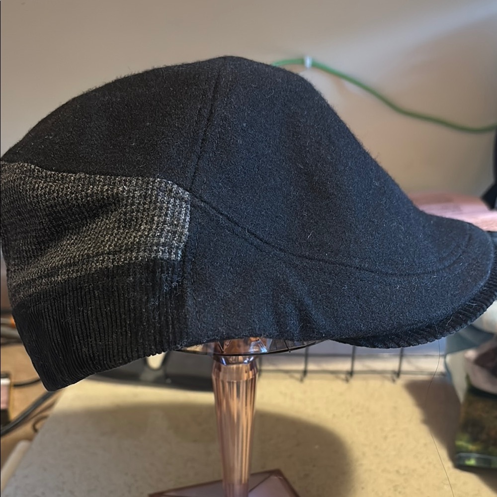 Roots Black Wool Paper Boy.  Timeless style.  **EUC**.